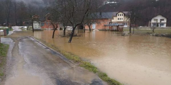Povećani vodostaji u Srednjobosanskom kantonu, stanje pod kontrolom