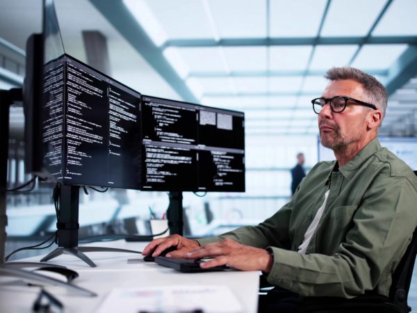 Ovo su najtraženija zanimanja u BiH u 2026. godini: Industrija i IT prednjače