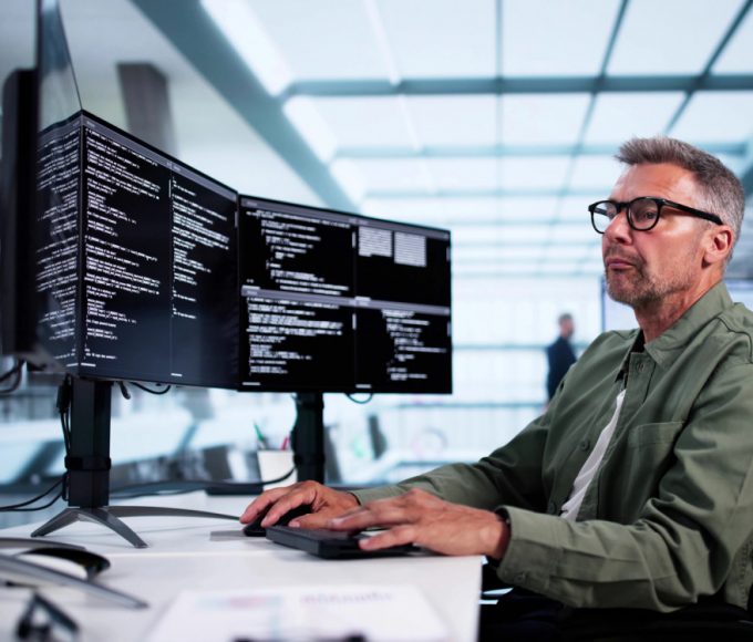 Ovo su najtraženija zanimanja u BiH u 2026. godini: Industrija i IT prednjače