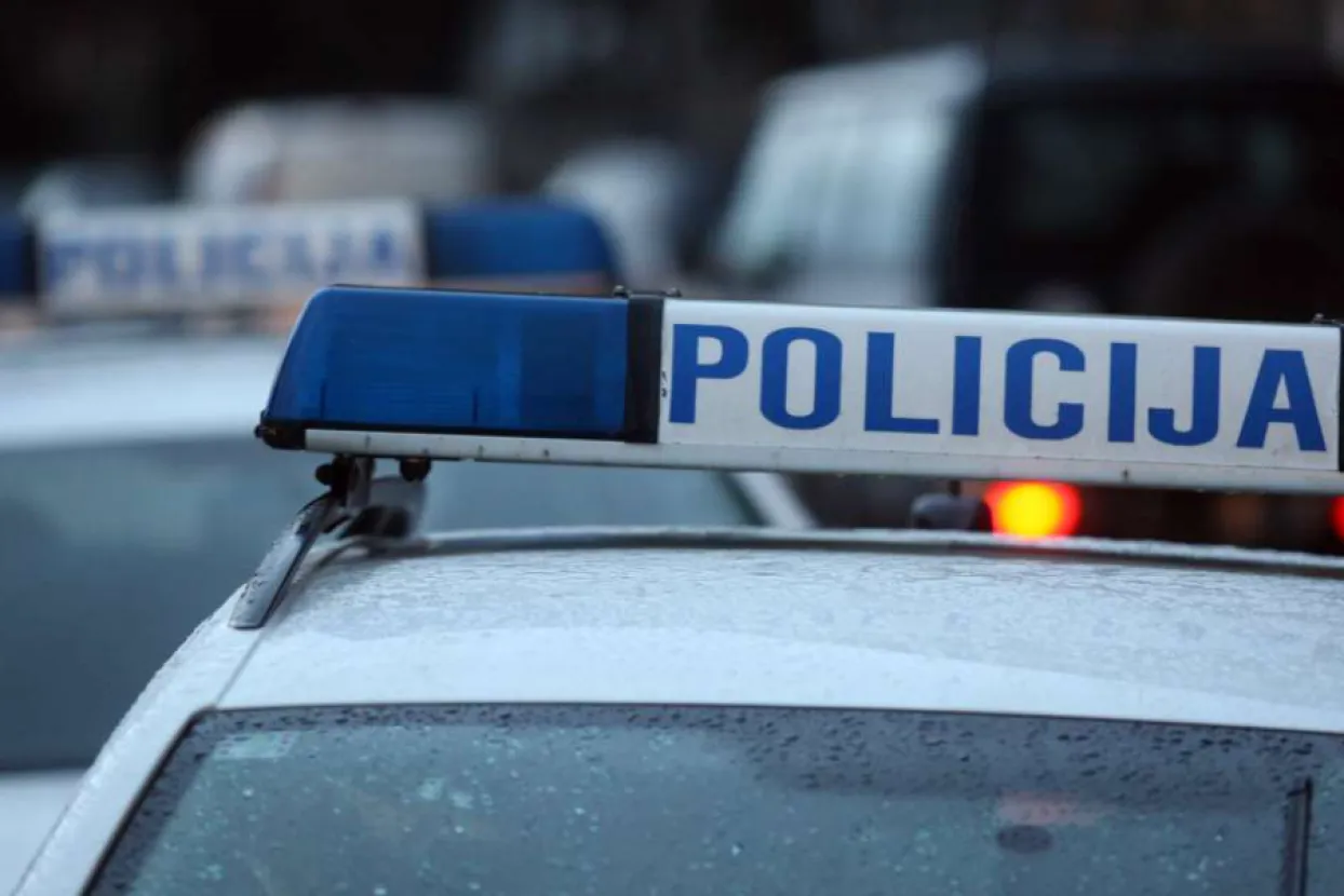 Nesreća na magistralnom putu M-16: Dvojica mladića hospitalizovana u SKB Mostar