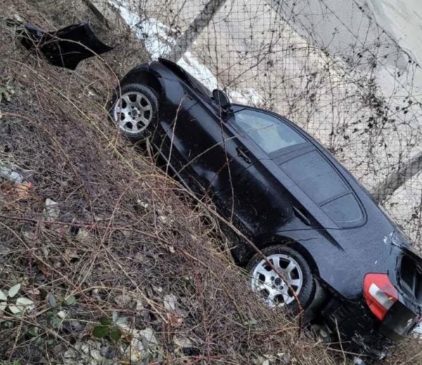 Nezgoda na izlazu iz Zenice: BMW sletio s ceste kod Kamenoloma Jatta