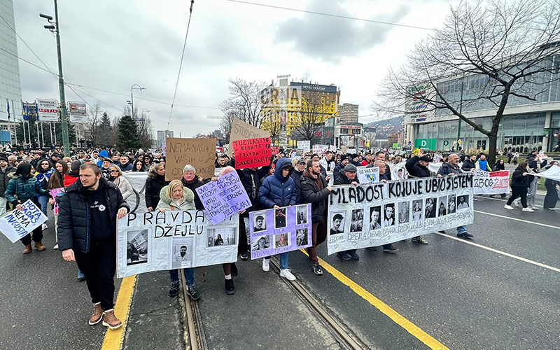 Najmasovniji protest do sada: Građani traže pravdu ispred Tužilaštvo Kantona Sarajevo