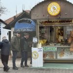 Topla priča iz Zenice: U centru grada dijeljen besplatan čaj s medom