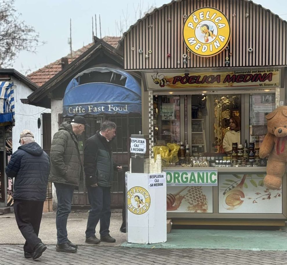 Topla priča iz Zenice: U centru grada dijeljen besplatan čaj s medom