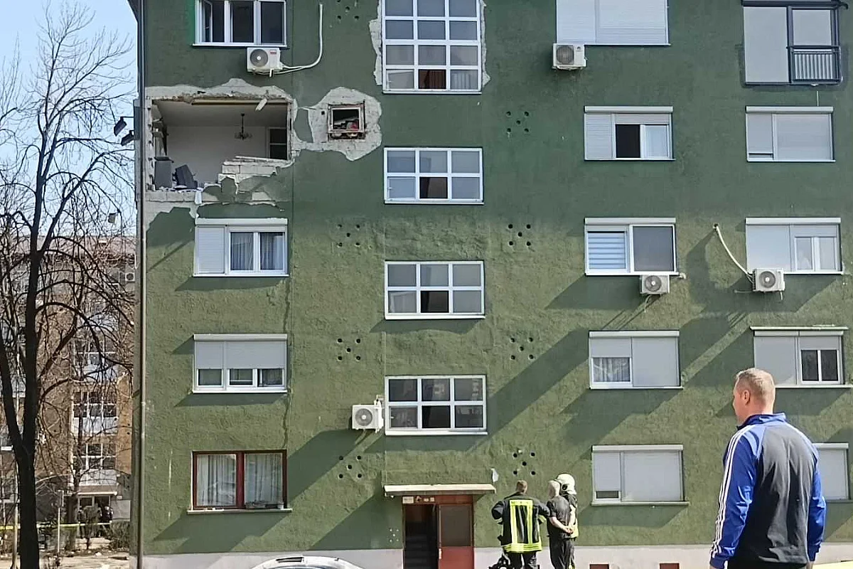 Teška nesreća u Zenici: Eksplozija oštetila stan, povrijeđene dvije osobe