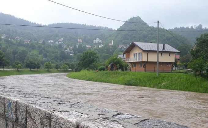 Potraga u toku: Osoba nestala u rijeci kod Olova