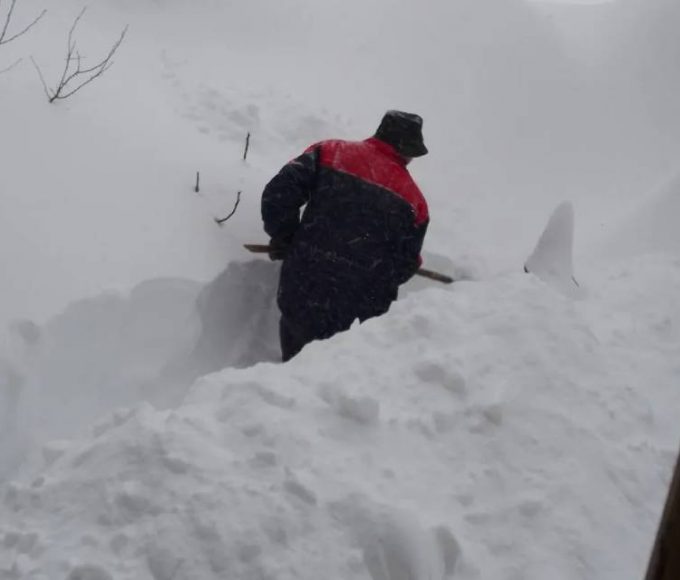 Zima se vratila: Snijeg napravio probleme u Zenici