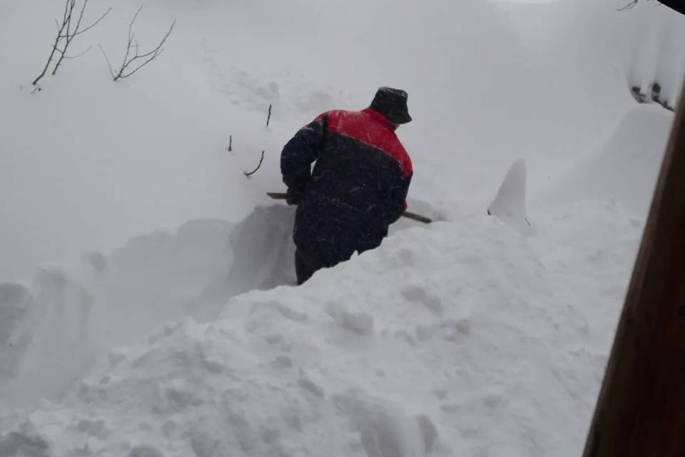 Zima se vratila: Snijeg napravio probleme u Zenici