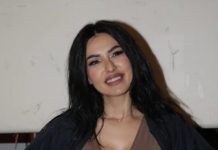 SIJEVALE BRADAVICE: Tanja Savić pjevala bez gaća i brusa! Šta joj se desilo, pokazala previše!!!