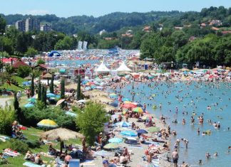 Stariji muškarac uhvaćen kako snima djecu i žene na Panonskim jezerima
